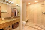Residence 31 provides 4.5 Bathrooms 